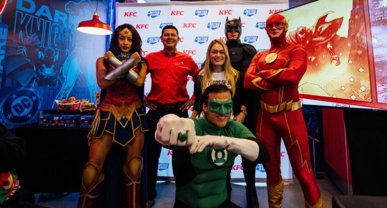 Batman, Wonder Woman y más héroes llegan a KFC en México